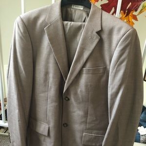 Perry Ellis Men’s Suit